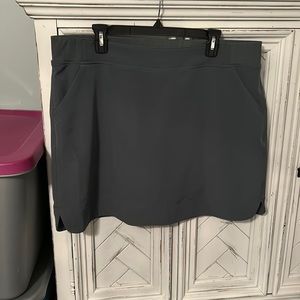 32 cool army green skirt in great condition no rips or stains